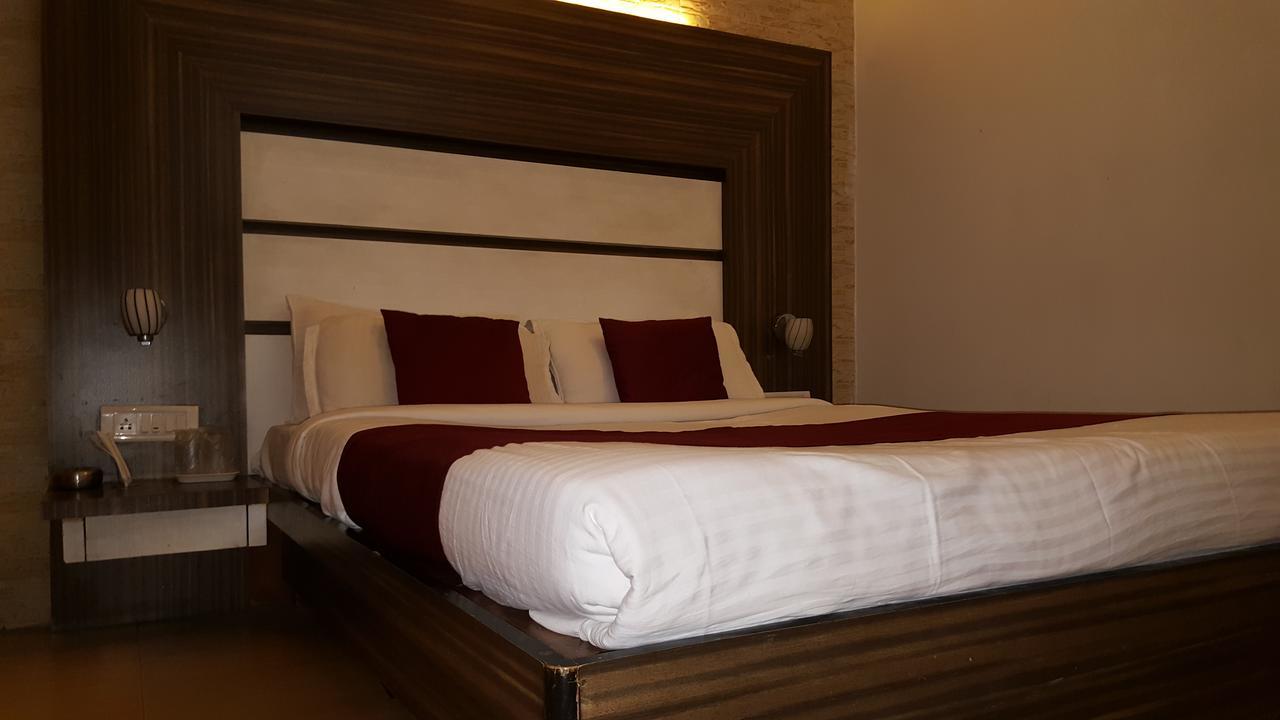Hotel Khandesh Residency Panvel Esterno foto