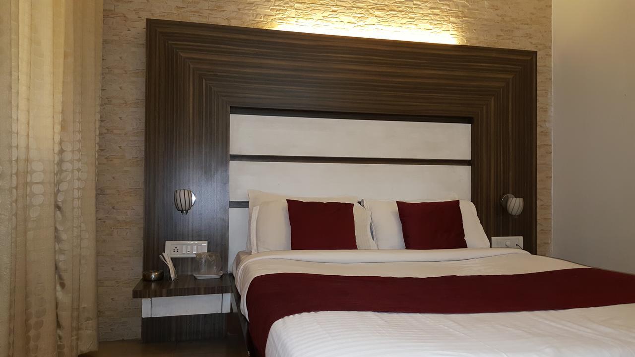 Hotel Khandesh Residency Panvel Esterno foto