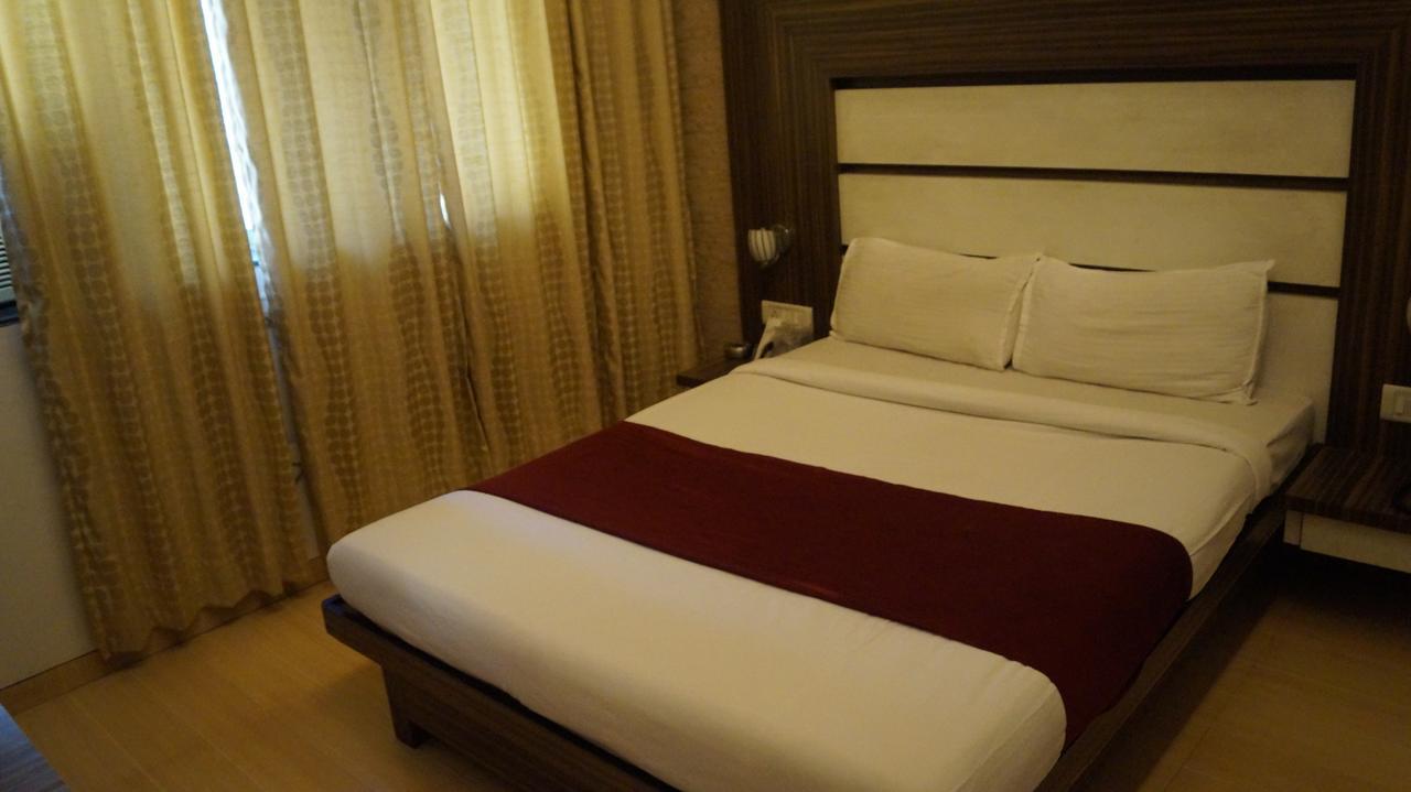 Hotel Khandesh Residency Panvel Esterno foto